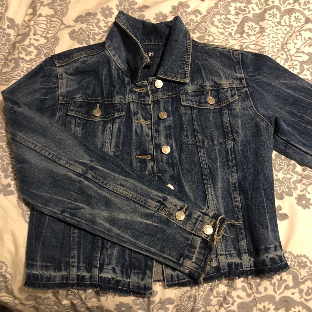 Cropped blue denim jacket